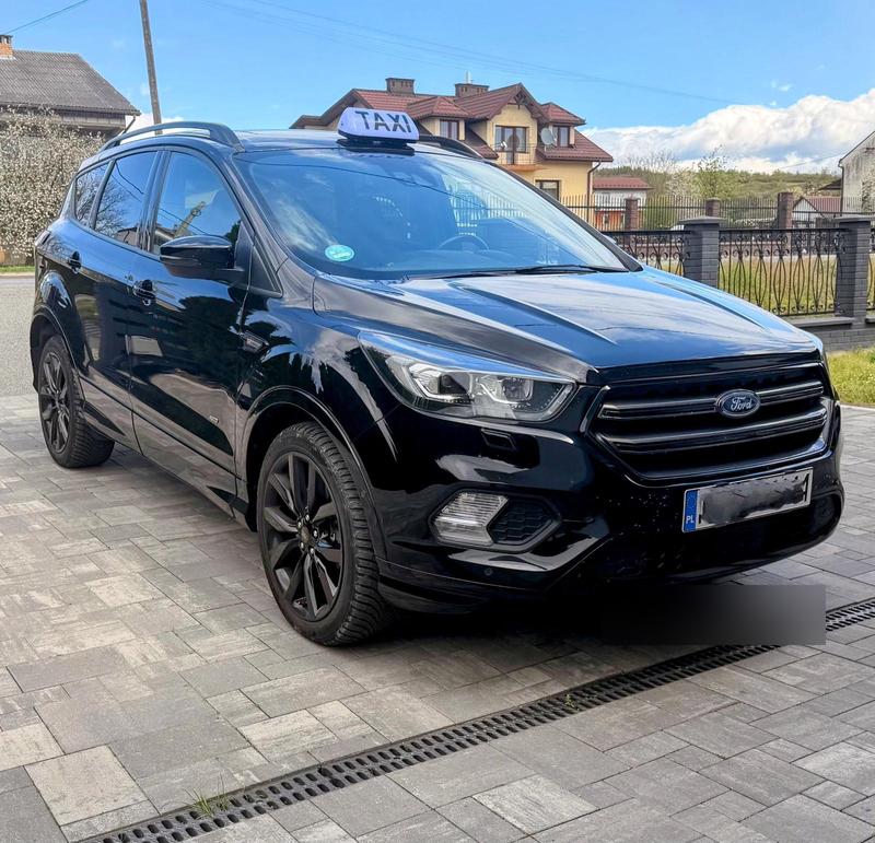 Czarny Ford Kuga z oznaczeniem taxi — Taxi Jasło-Nero